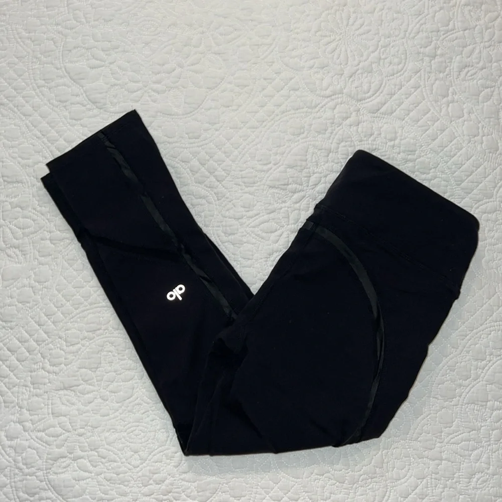 ALO YOGA Continuity Capri Crop Leggings Size M - Picture 8 of 11